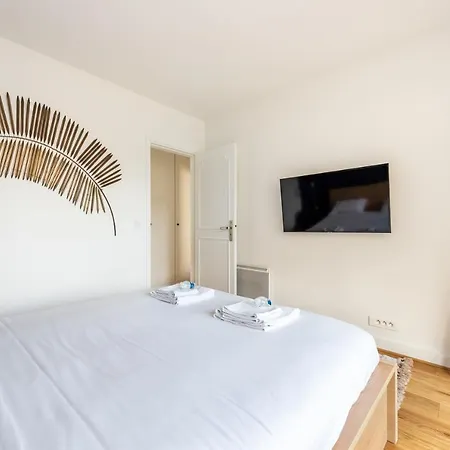 Apartment Paris Champs-elysees/neuilly 2 Pieces Avec Terrasse *