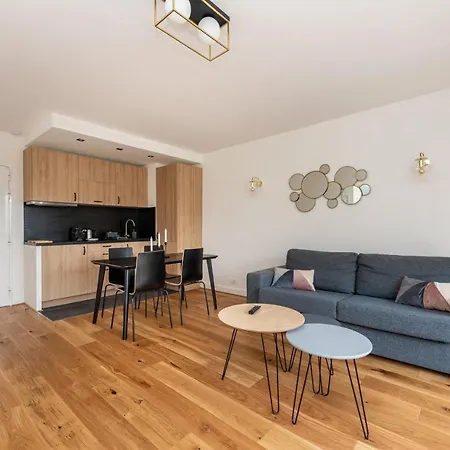 Apartment Paris Champs-elysees/neuilly 2 Pieces Avec Terrasse *